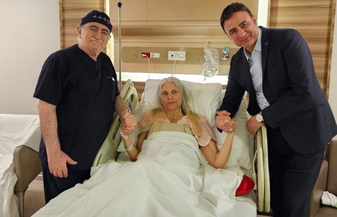 Şarkıcı Reyhan Ataman açık kalp ameliyatı oldu