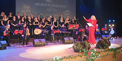 Mehsem Özşimşir Aşk-Efza Türk Müziği Topluluğu, ilk konserinde Zeki Müren'i andı!