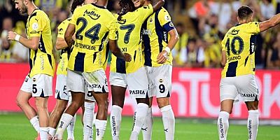 Fenerbahçeli futbolcu 4 çocuğu ve 3 sevgilisi ile birlikte yaşıyor!