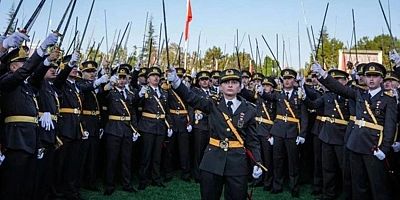 İşte Teğmenlerin ihraç kararının gerekçesi ve Ebru teğmen hakkındaki detay!