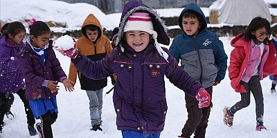 Pazartesi okullar tatil mi? İstanbul Valisi'nden açıklama kar tatili devam edecek mi?